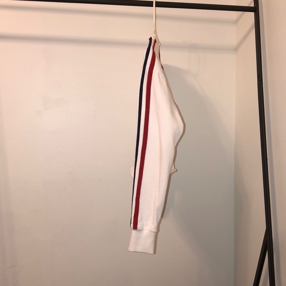 cropped red and blue striped sweatshirt - Picture 2 of 3